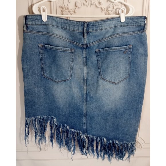 William Rast Fringe Distressed Jean Skirt Asymmetrical Light Wash Plus Sz 16 - Picture 2 of 5